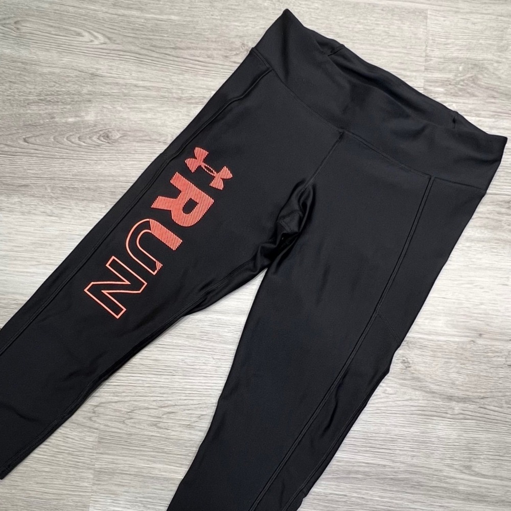 Under‎ Armour HeatGear Black RUN Leggings Cropped Capri Womens M